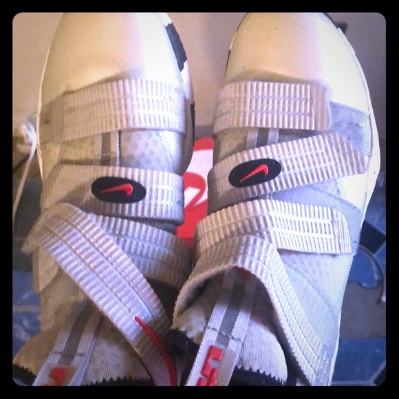 Lebron nike soldier 10s metallic silver red black - Picture 1 of 4